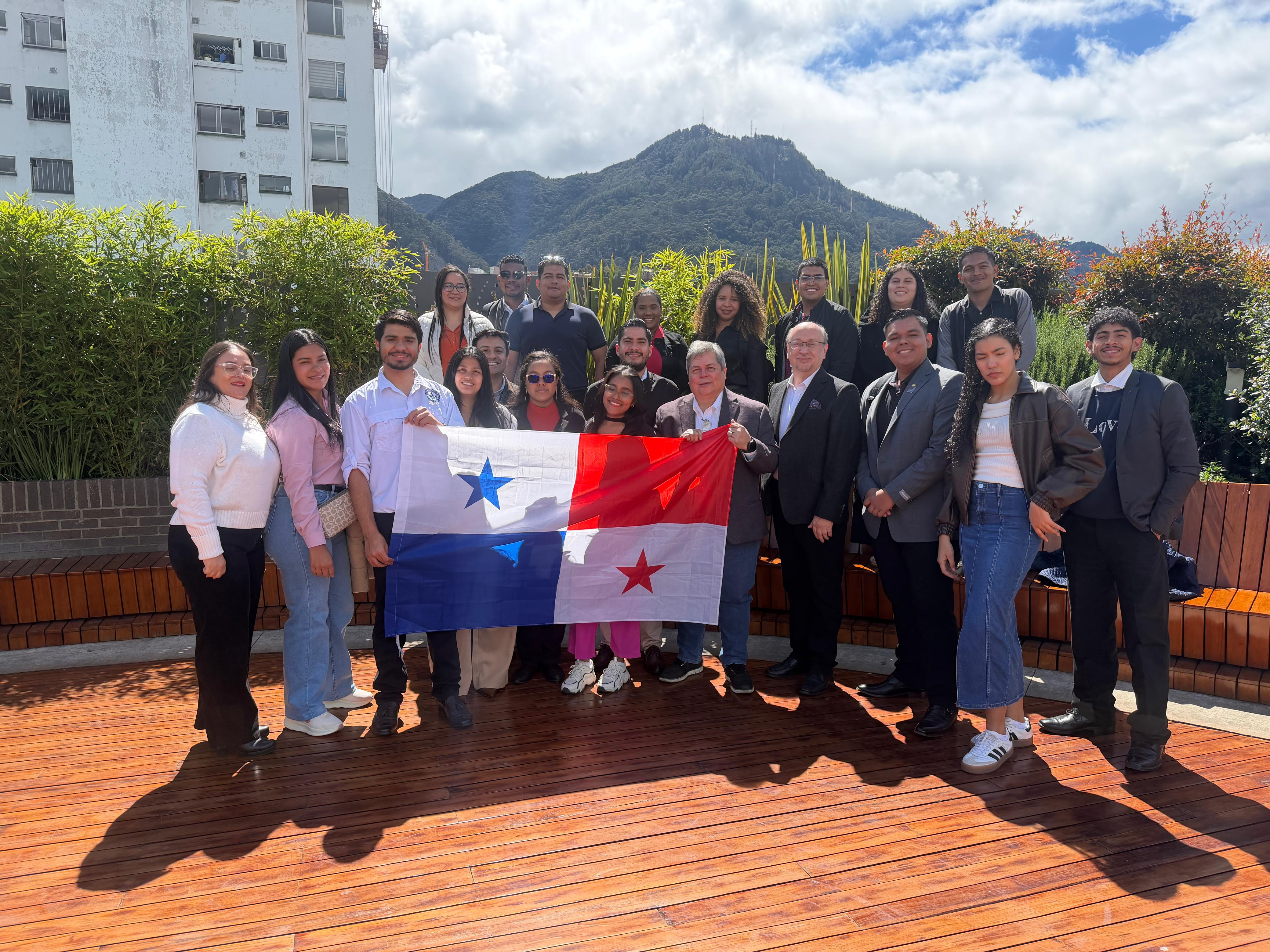 Comitiva de la Universidad de Panamá visitó el Poli para fortalecer alianzas en ingeniería