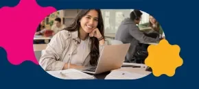 ​Estudiante de la especialización en comunicación digital se encuentra frente a su computador en sede en Bogotá del Poli.​